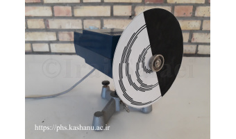 طراحی دو نمونه دیسک بنهام توسط ایرج صفایی در فیزیک‌سرای دانشگاه کاشان